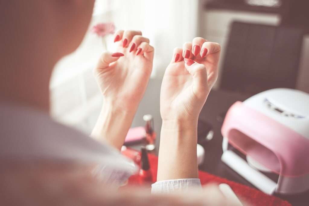 How to stop itchy fingers after gel nails